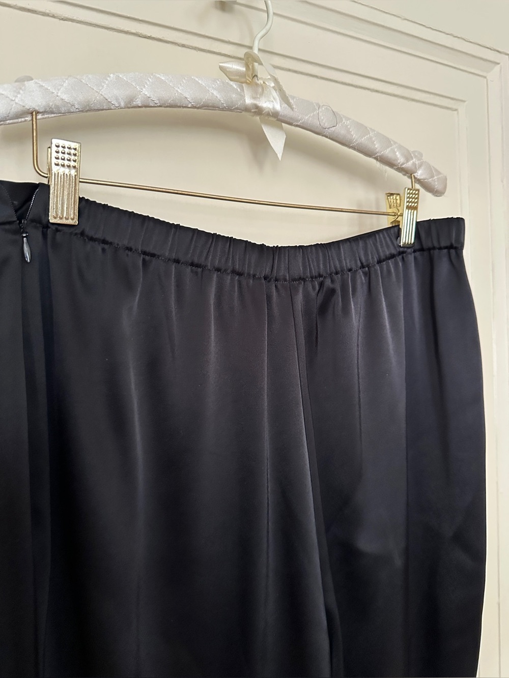 St. John Caviar Black Satin Pants - Picture 4 of 11
